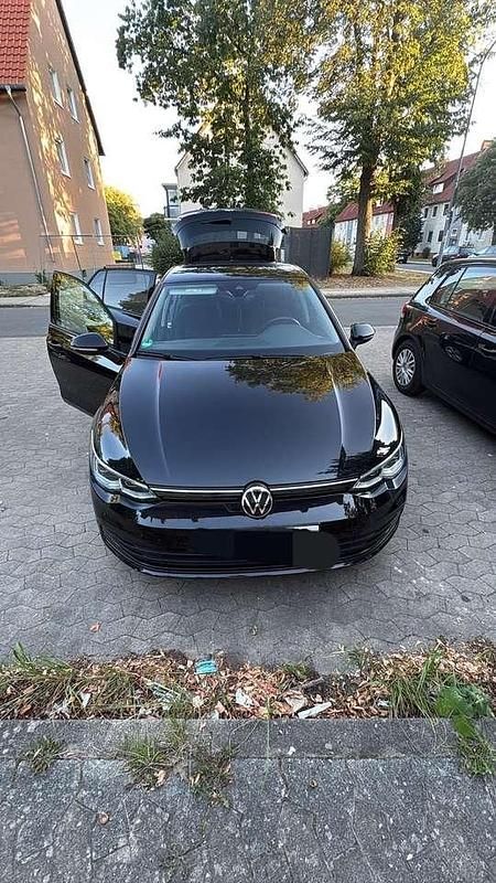 Schwarz Gebraucht 2023 VW Golf VIII Move Limousine | 19.500 € (Superpreis) - Bild 1/4