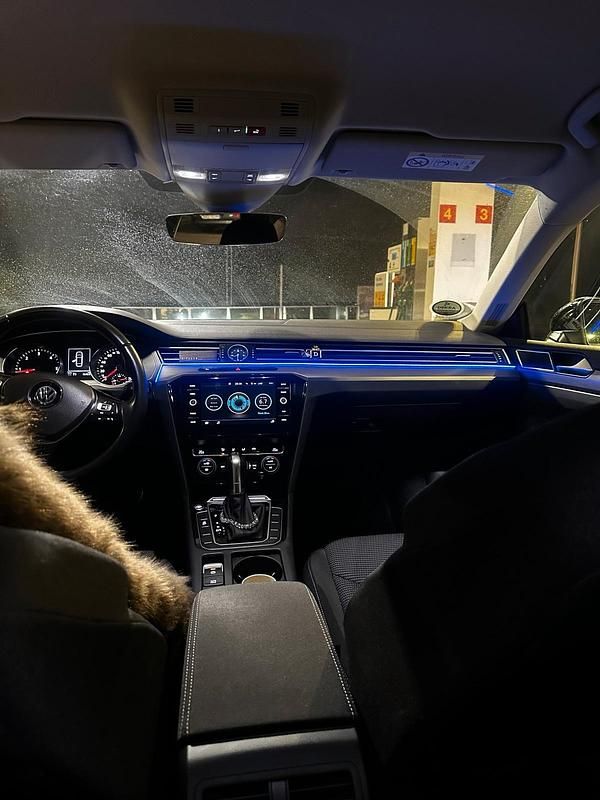 Gebraucht VW Arteon Basis 150 PS (110 kW) 2018 Schwarz Kleinwagen