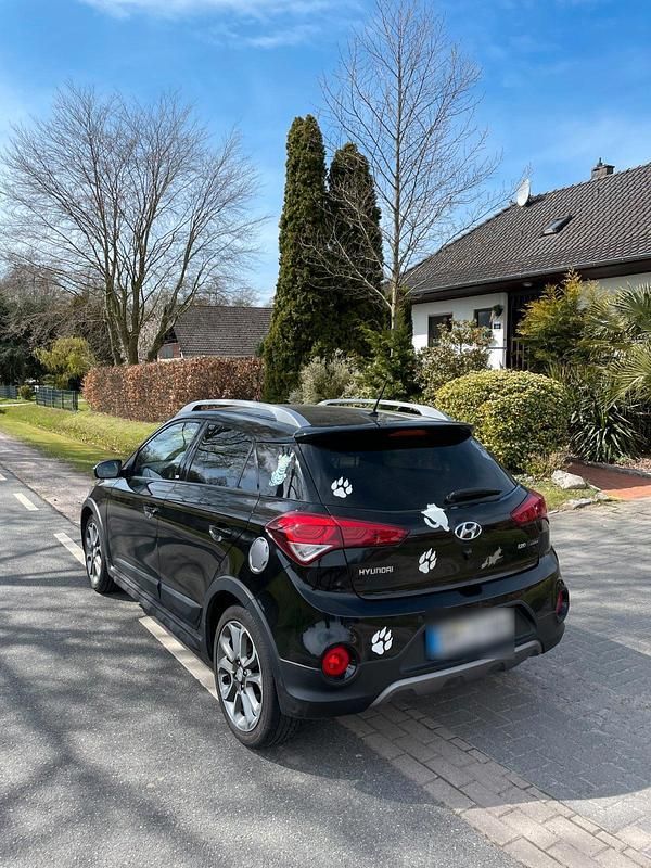 Gebraucht Hyundai i20 Active 120 PS (88 kW) 2018 Schwarz Kleinwagen