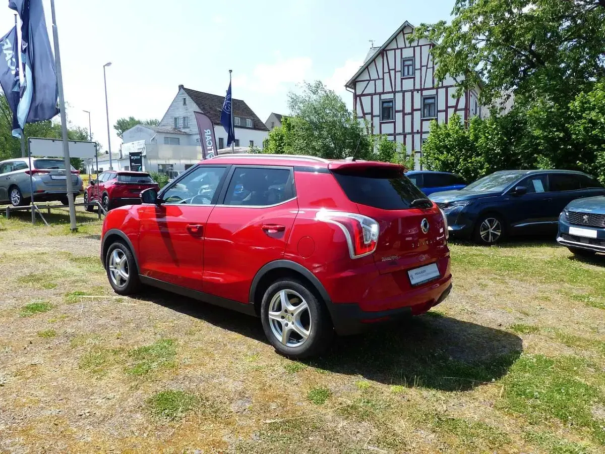 Gebraucht SsangYong Tivoli Sapphire 116 PS (85 kW) 2016 Flamingred (metallic) SUV
