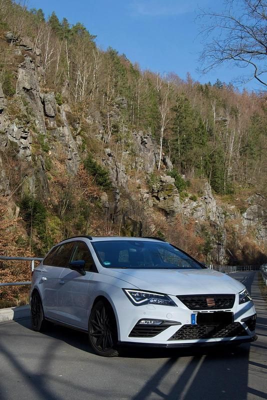 Andere außenfarben Gebraucht 2020 Cupra Leon Kombi | 24.099 € (Fairer Preis) - Bild 1/4