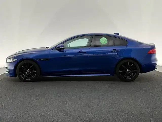 Gebraucht Jaguar XE R-Sport 180 PS (132 kW) 2019 Blau Limousine