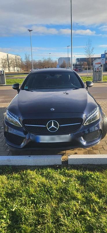 Blau Gebraucht 2018 Mercedes C220 AMG Coupé | 19.999 € (Superpreis) - Bild 1/4