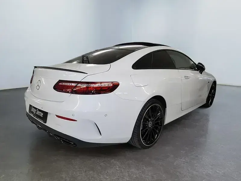 Gebraucht Mercedes E400 AMG 330 PS (242 kW) 2023 Weiß Coupé