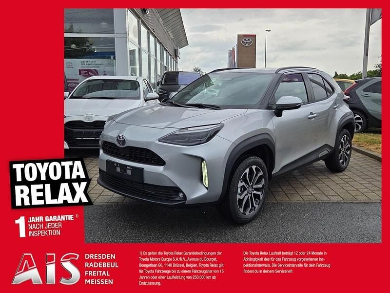 Shimmering silver Neu 2025 Toyota Yaris Limousine | 27.290 € (Guter Preis) - Bild 1/3