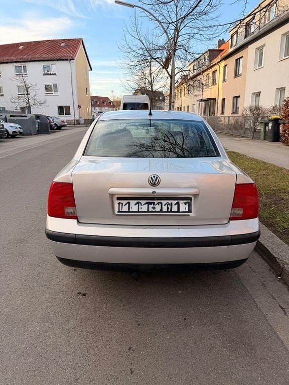 Gebraucht VW Passat 125 PS (91 kW) 1997 Silber Limousine
