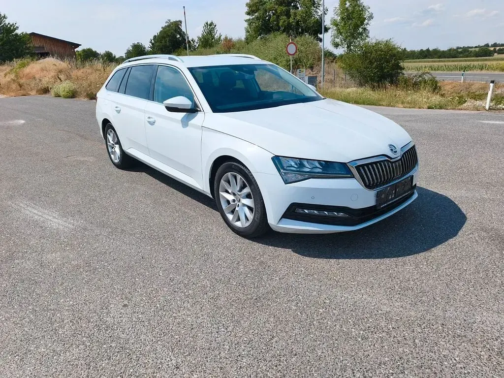 Gebraucht Skoda Superb 150 PS (110 kW) 2022 Weiß Limousine