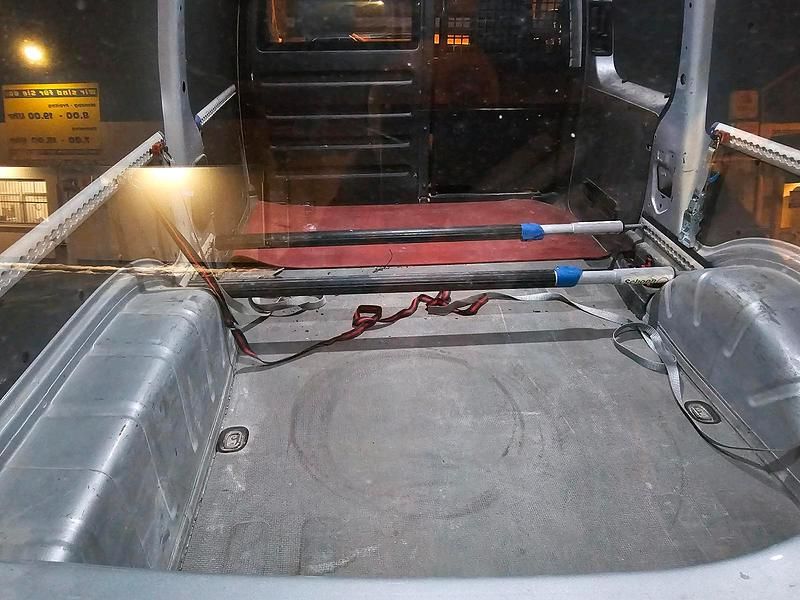 Second-hand VW Caddy 102 CP (75 kW) 2017 Argintiu Monovolum