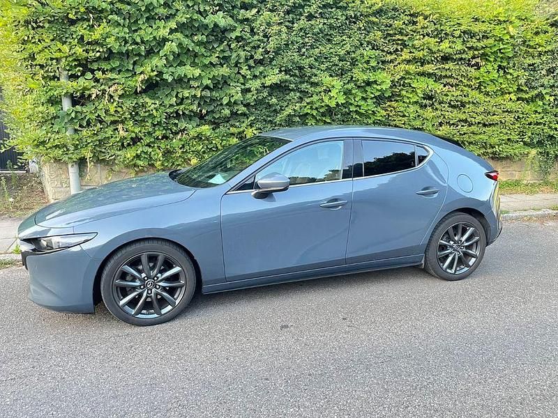 Grau Gebraucht 2019 Mazda 3 Selection Limousine | 17.999 € (Fairer Preis) - Bild 1/4