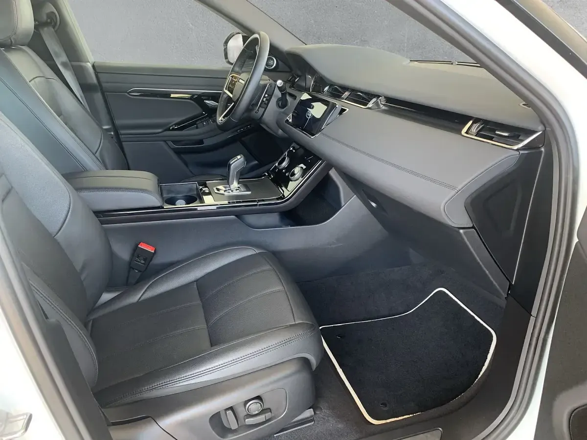 Gebraucht Land Rover Range Rover evoque SE Dynamic 163 PS (119 kW) 2023 Fuji white SUV