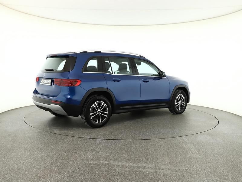 Gebraucht Mercedes GLB200 Advanced 150 PS (110 kW) 2024 Metalliclack spektralblau SUV
