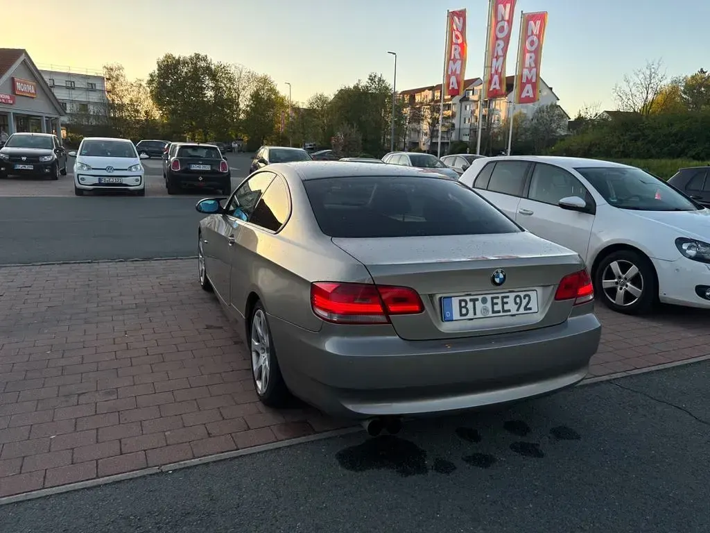 Gebraucht BMW 320 Basis 170 PS (125 kW) 2007 Braun Coupé
