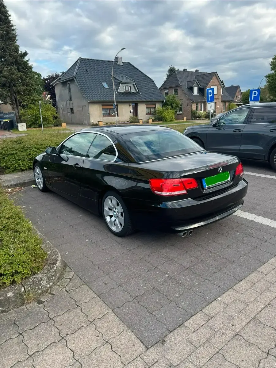 Gebraucht BMW 325 Cabriolet 197 PS (144 kW) 2009 Schwarz Cabrio