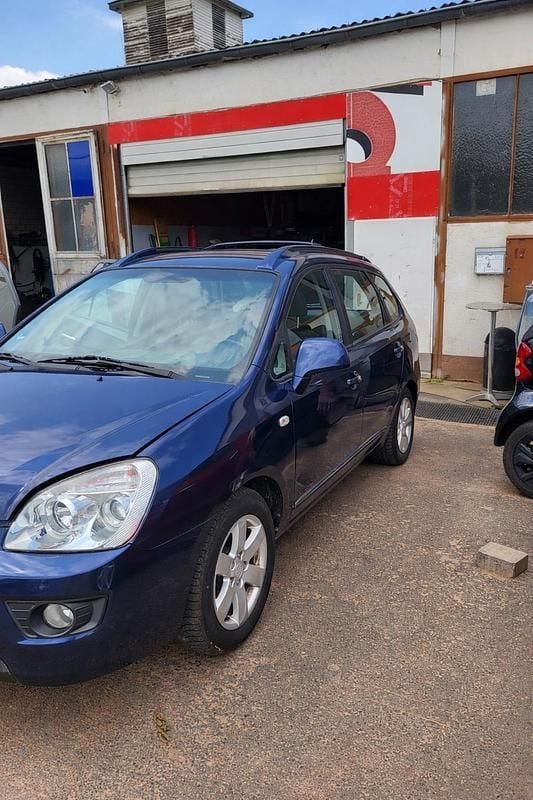 Gebraucht Kia Carens 140 PS (102 kW) 2008 Blau Van / Kleinbus