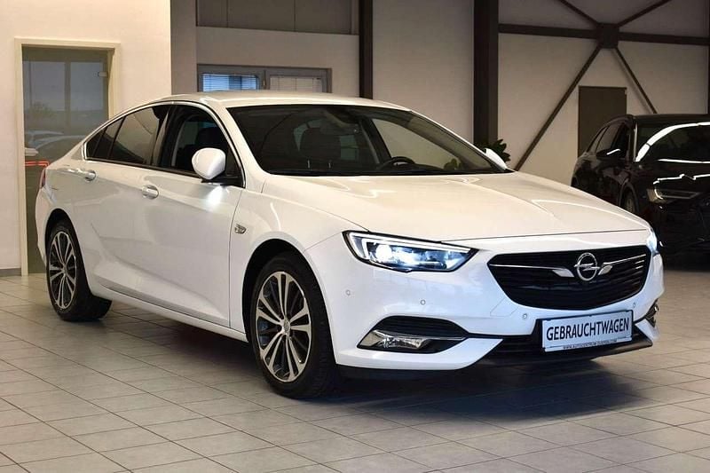 Gebraucht Opel Insignia Dynamic 165 PS (121 kW) 2017 Weiß Limousine