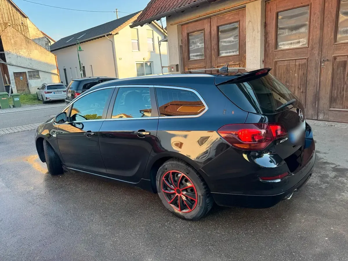 Gebraucht Opel Astra Sport 163 PS (119 kW) 2011 Schwarz Limousine
