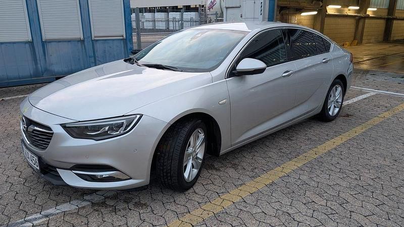 Silber Gebraucht 2018 Opel Insignia Business Limousine | 12.000 € (Etwas zu teuer) - Bild 1/4