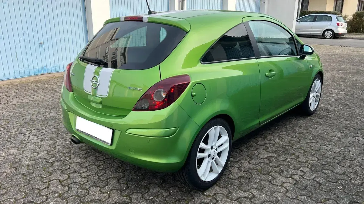 Gebraucht Opel Corsa 85 PS (62 kW) 2011 Grün Kleinwagen