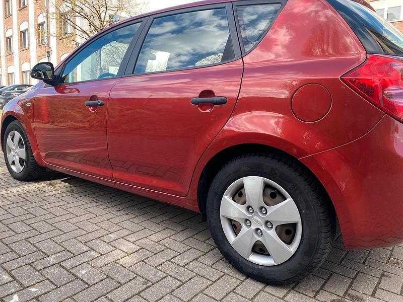 Gebraucht Kia Ceed 90 PS (66 kW) 2007 Andere farben Kleinwagen