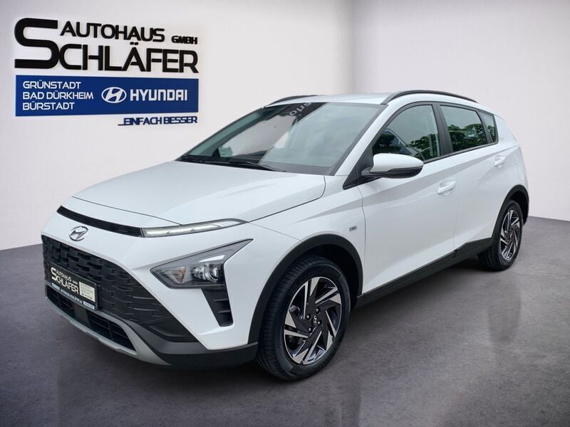 Atlas white / sol Gebraucht 2024 Hyundai Bayon Trend SUV | 20.480 € (Guter Preis) - Bild 1/4