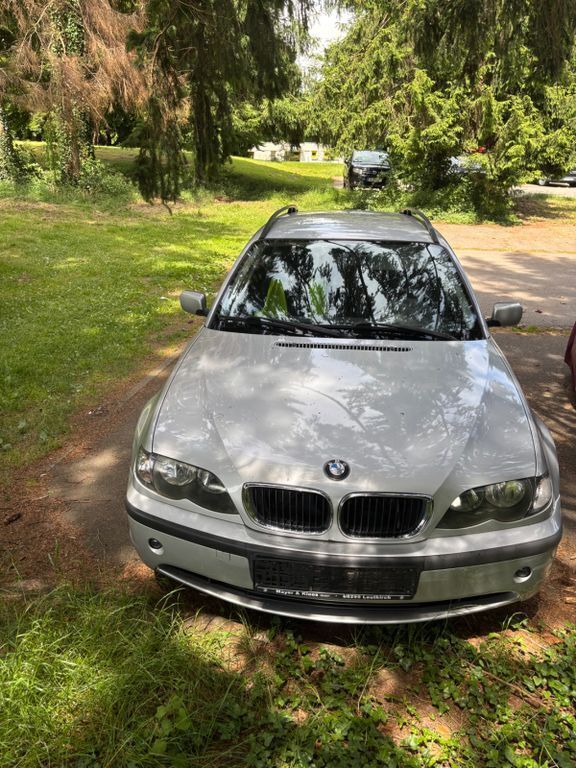 Grau Gebraucht 2002 BMW 320 Kombi | 1.500 € (Superpreis) - Bild 1/4