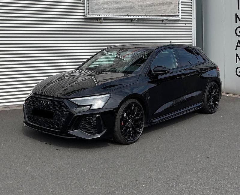 Schwarz Gebraucht 2022 Audi RS3 Ambiente Limousine | 47.990 € (Guter Preis) - Bild 1/4