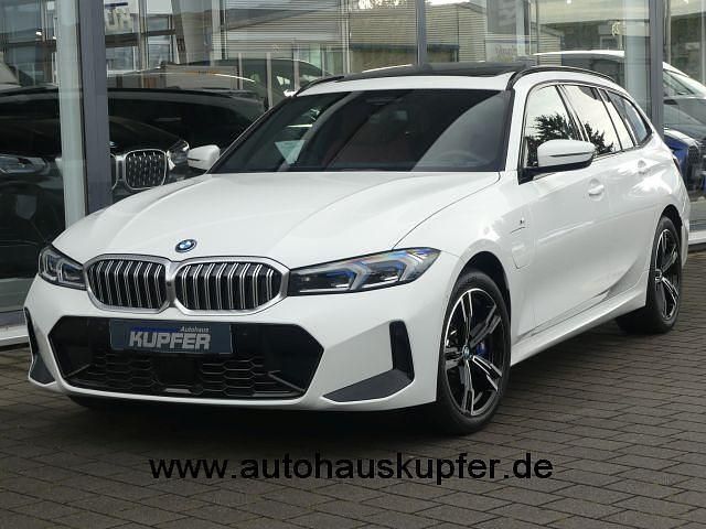 Gebraucht BMW 330e Performance 292 PS (214 kW) 2024 Alpinweiã 3 Kombi