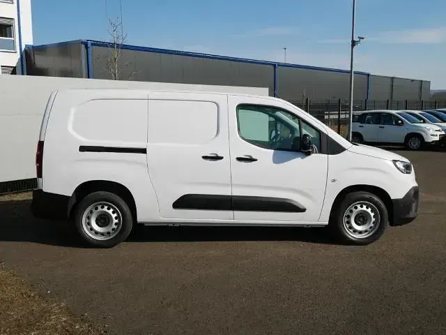 Neu Fiat Doblò 131 PS (96 kW) 2025 Gelato weiß Van / Kleinbus