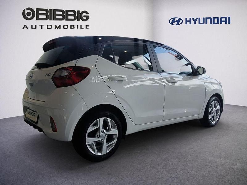 Gebraucht Hyundai i10 Trend 84 PS (61 kW) 2022 Weiß Kleinwagen