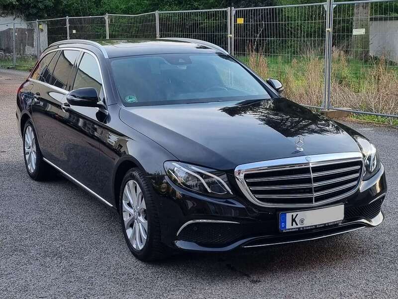Schwarz Gebraucht 2018 Mercedes E200 Kombi | 22.300 € (Superpreis) - Bild 1/4