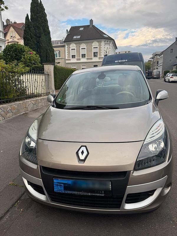 Braun Gebraucht 2009 Renault Mégane GrandTour Kombi | 4.000 € (Fairer Preis) - Bild 1/4