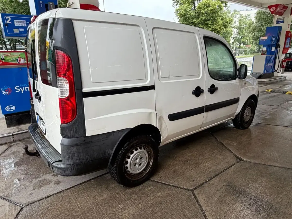 Gebraucht Fiat Doblò 77 PS (56 kW) 2010 Weiß Van / Kleinbus
