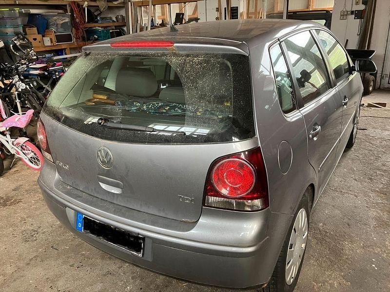 Silber Gebraucht 2009 VW Polo Comfortline Limousine | 2.500 € (Guter Preis) - Bild 1/4