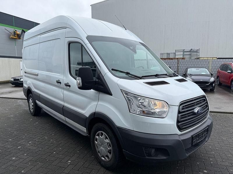 Gebraucht Ford Transit Trend 131 PS (96 kW) 2016 Weiß Van / Kleinbus