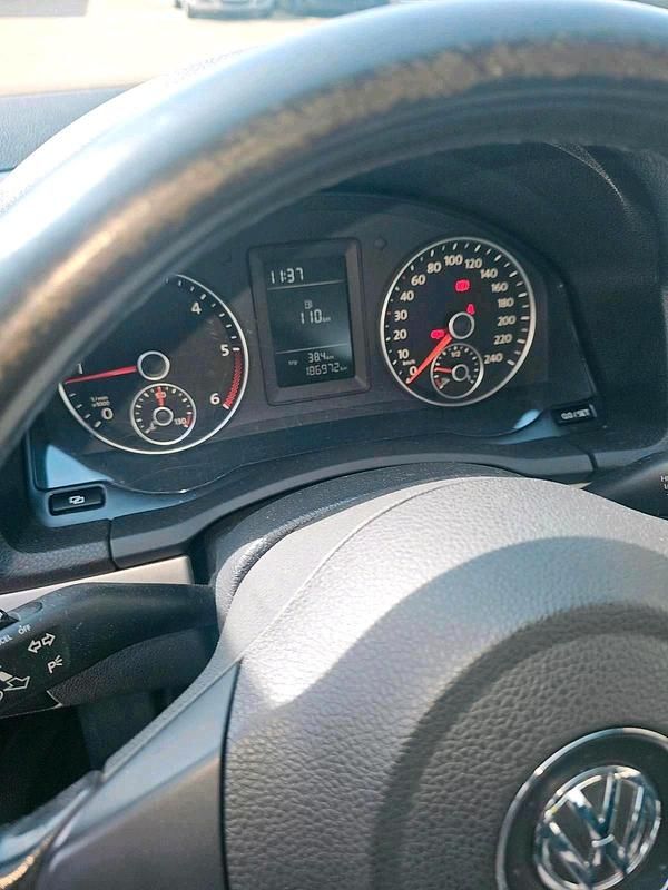 Usado VW Jetta 140 HP (102 kW) 2009 Cinzento Sedan