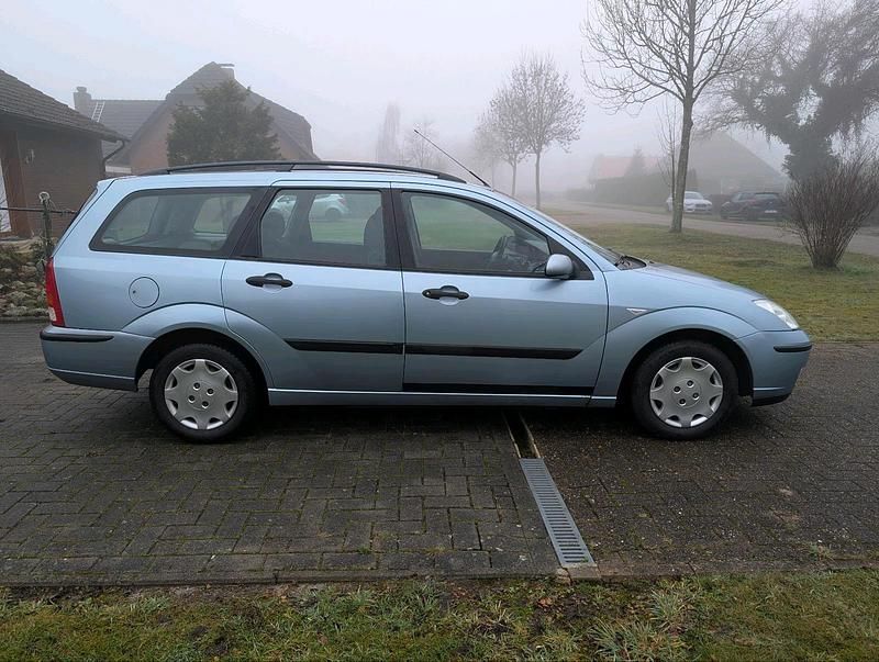Gebraucht Ford Focus 100 PS (73 kW) 2002 Silber Kombi