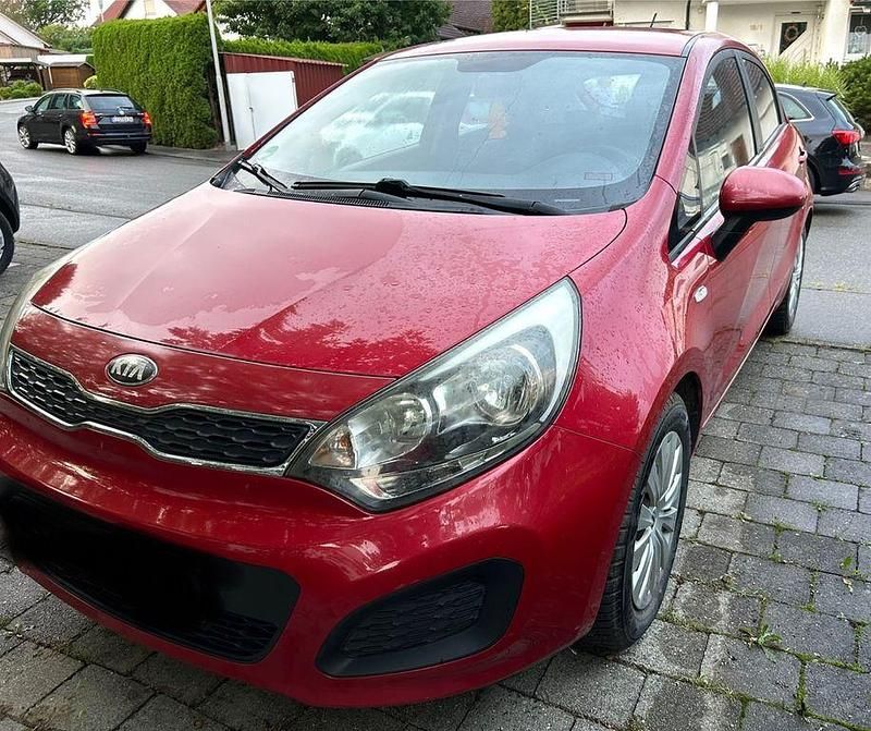 Rot Gebraucht 2013 Kia Rio Edition 7 Limousine | 3.700 € (Guter Preis) - Bild 1/4