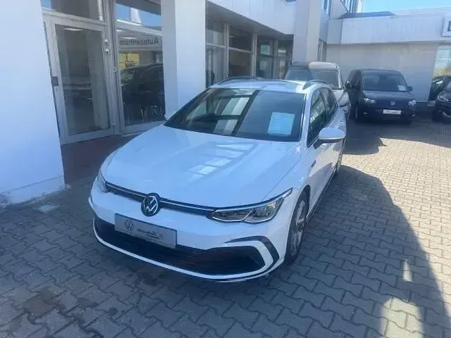 Gebraucht VW Golf VIII R-line 190 PS (139 kW) 2023 Pure white (metallic) Kombi