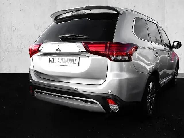 Gebraucht Mitsubishi Outlander Edition+ 150 PS (110 kW) 2018 Silber SUV