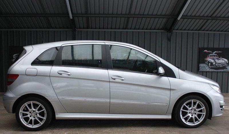 Gebraucht Mercedes B170 116 PS (85 kW) 2009 Silber Van / Kleinbus