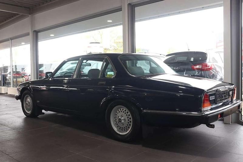 Gebraucht Jaguar XJ12 264 PS (194 kW) 1986 Blau Limousine