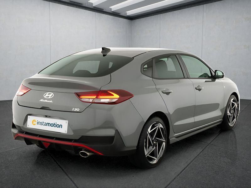 Neu Hyundai i30 140 PS (102 kW) 2025 Grau Kleinwagen