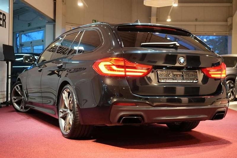 Gebraucht BMW 550 400 PS (294 kW) 2017 Black sapphire metallic Kombi