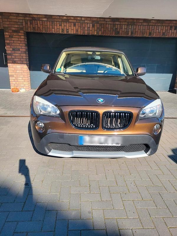Braun Gebraucht 2010 BMW X1 SUV | 8.100 € (Guter Preis) - Bild 1/4