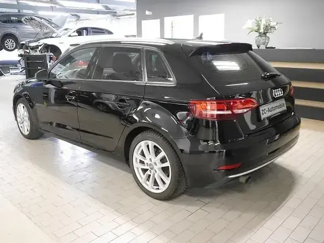 Gebraucht Audi A3 Sport 116 PS (85 kW) 2017 Schwarz Limousine