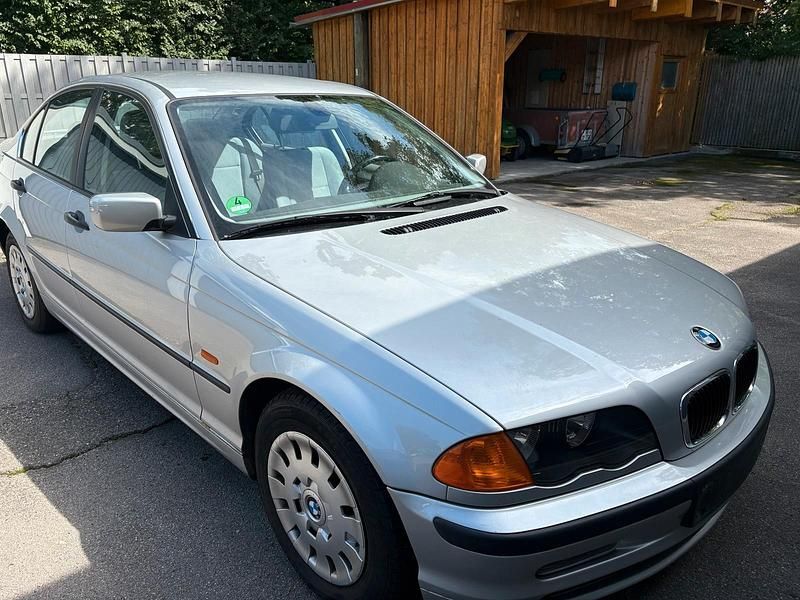 Silber Gebraucht 2000 BMW 316 Limousine | 1.890 € - Bild 1/4