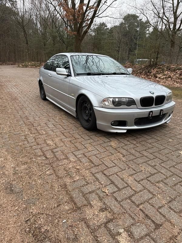 Gebraucht BMW 325 M Sport 192 PS (141 kW) 2002 Silber Coupé