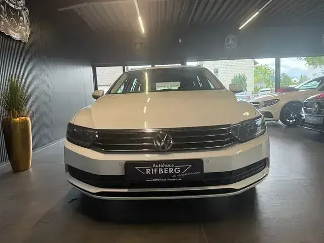 Gebraucht VW Passat 120 PS (88 kW) 2018 Weiß Kombi