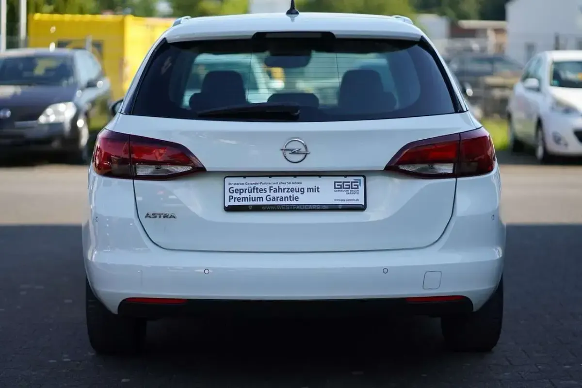 Gebraucht Opel Astra 122 PS (89 kW) 2020 Schneeweiss/summitwhite/arctic Kombi