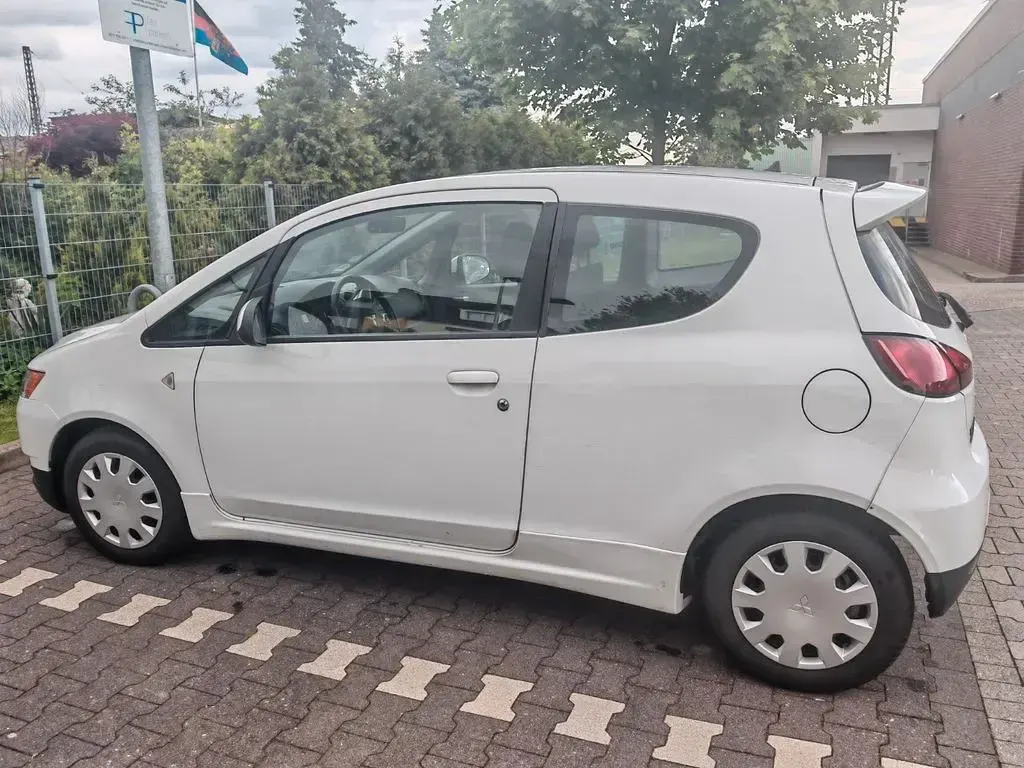 Begagnad Mitsubishi Colt 75 HK (55 kW) 2012 Vit Halvkombi
